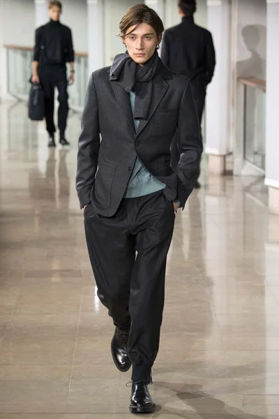Look 7